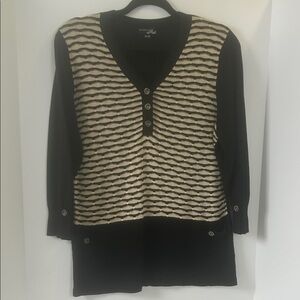 Elegant V-Neck Sweater by Les Collections Mat in Black and Cream